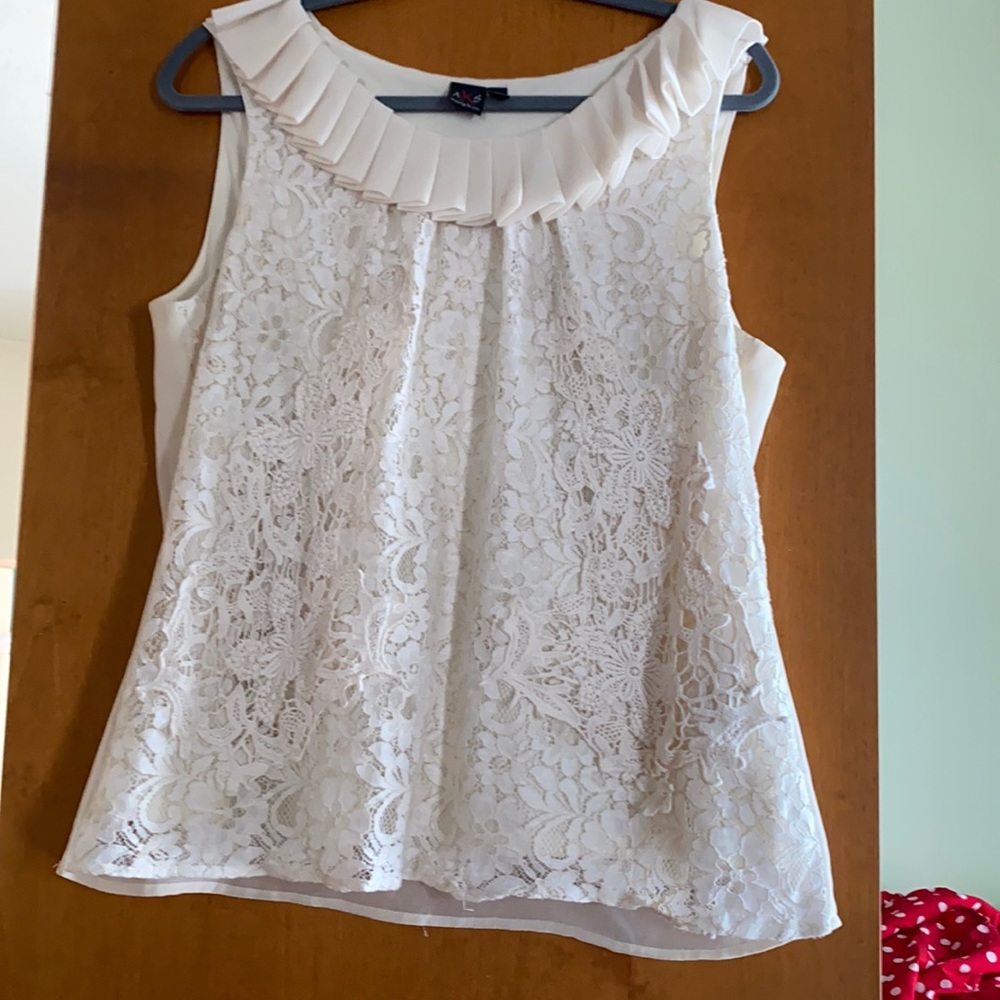 Sleeveless lace top